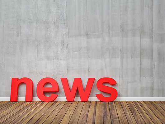 Pressebereich: Monitor, Zeitung, Brille