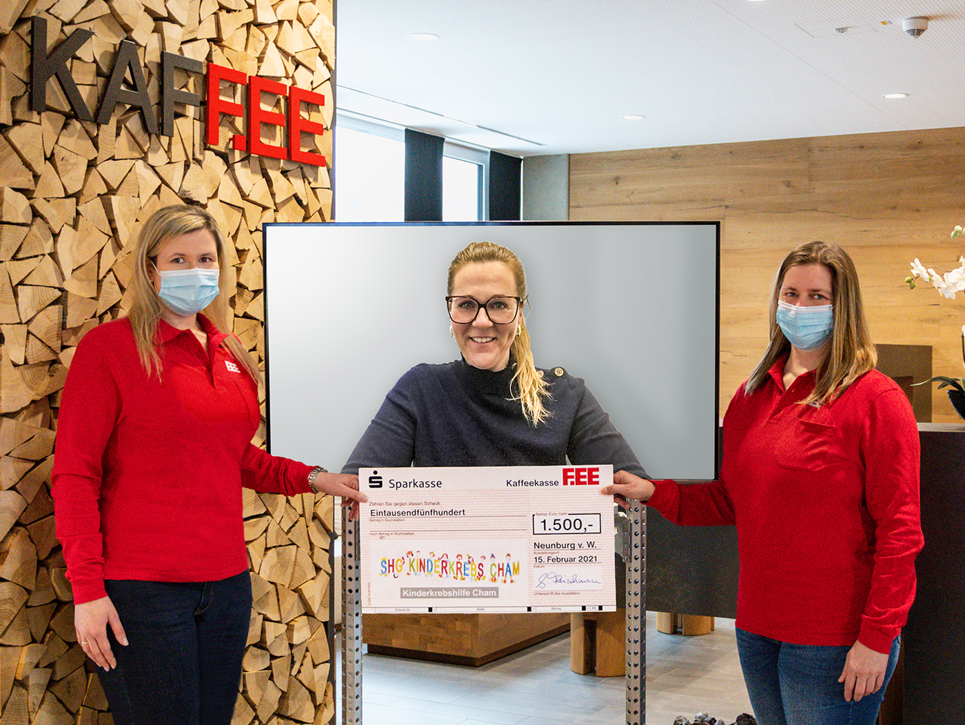 Foto Symbolische Scheckübergabe an die Kinderkrebshilfe Cham