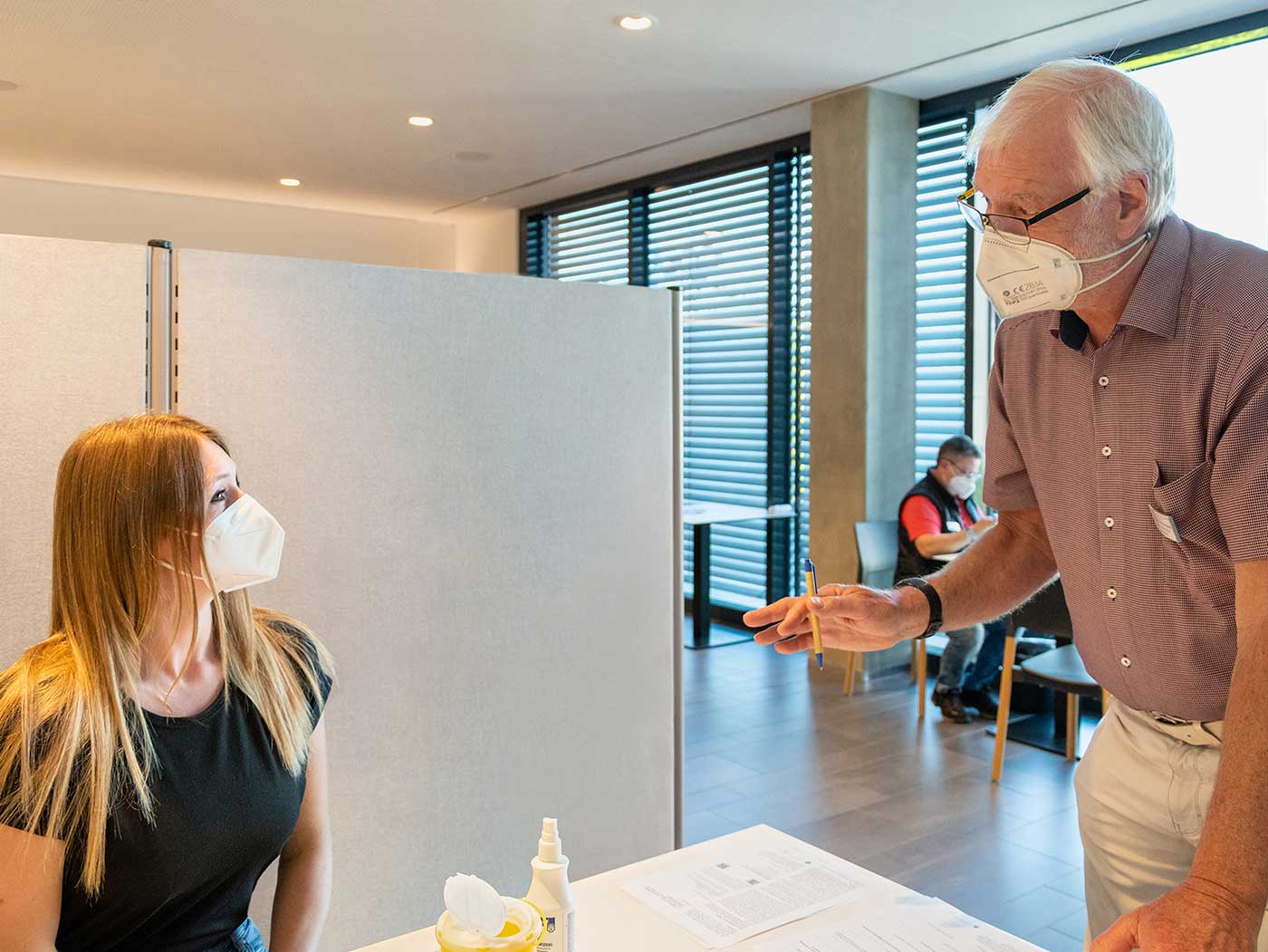Aufklärungsgespräch durch den ausführenden Betriebsarzt Dr. Schwarz