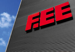 F.EE Logo an Fassade