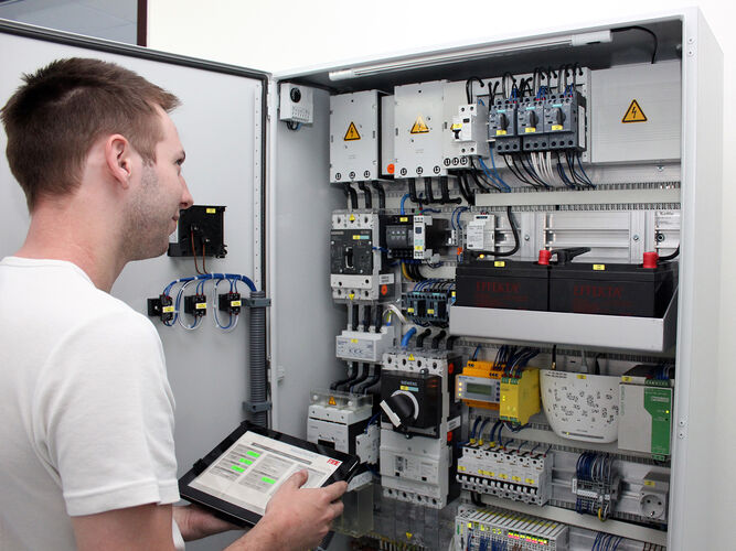 View into a control cabinet for building automation