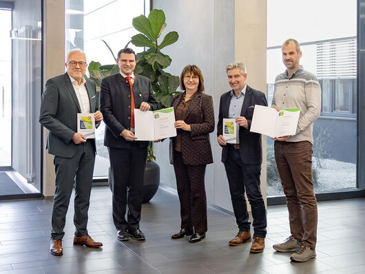 Landrat-Thomas-Ebeling-Ubergabe-Urkunde-Umwelt-Klimapakt-Bayern-F.EE